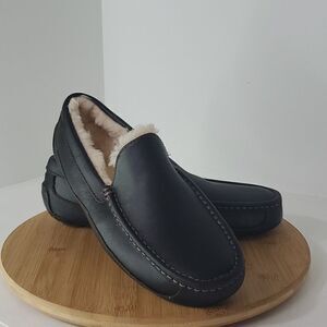 UGG Men's Ascot Slipper Dark Spice Leather Sheep Wool Size 9 NWOB